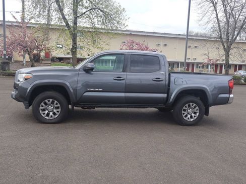 Used 2019 Toyota Tacoma SR5 AWD/4WD image 3
