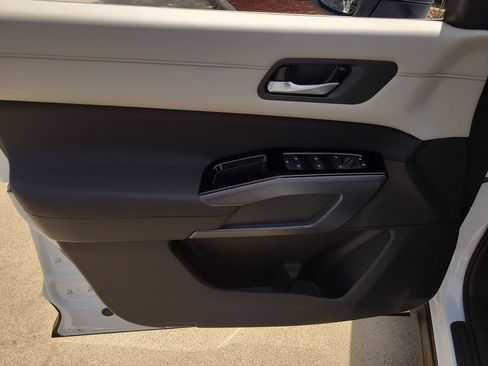 Certified 2025 Nissan Pathfinder SL FWD image 18