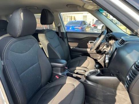 Used 2016 Kia Soul + FWD image 8