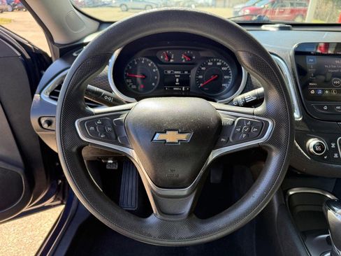Used 2020 Chevrolet Malibu LT image 17