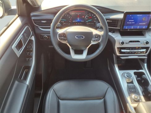Used 2024 Ford Explorer XLT w/ Equipment Group 202A AWD/4WD image 13