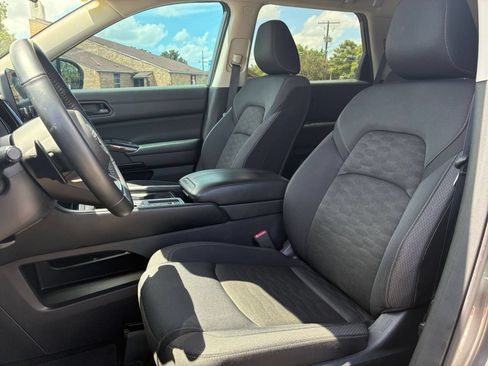 Used 2025 Nissan Pathfinder SV FWD image 24