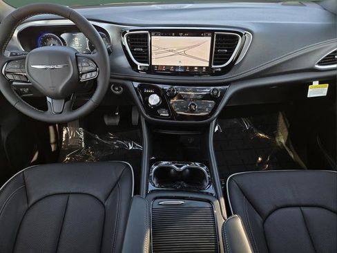 New 2026 Chrysler Pacifica Limited w/ S Appearance Package image 24