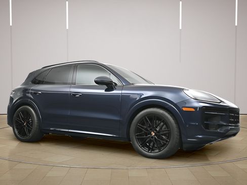 Certified 2026 Porsche Cayenne GTS AWD/4WD image 30