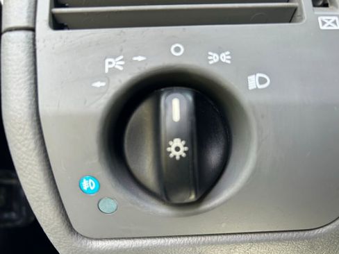 Used 2005 Chrysler Crossfire Limited RWD image 9