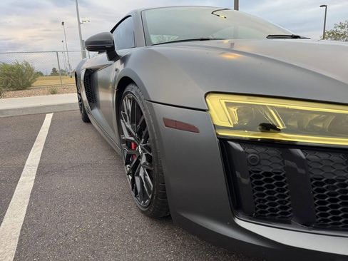 Used 2018 Audi R8 V10 w/ Premium Package image 9