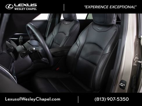 Used 2023 Cadillac XT4 Luxury w/ Cold Weather Package FWD image 13