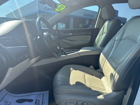 Used 2020 Buick Enclave Essence w/ Sound and Sites Package FWD image 11