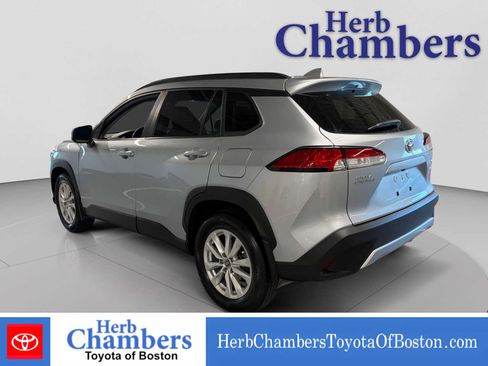 Used 2023 Toyota Corolla Cross LE AWD/4WD image 3