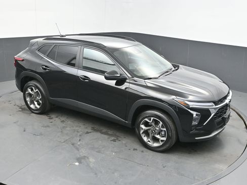 New 2026 Chevrolet Trax LT w/ Driver Confidence Package FWD image 28