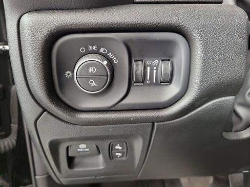 Used 2024 RAM 1500 Laramie image 12