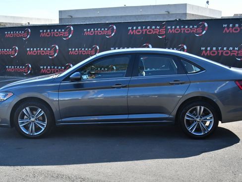 Used 2024 Volkswagen Jetta SE image 4