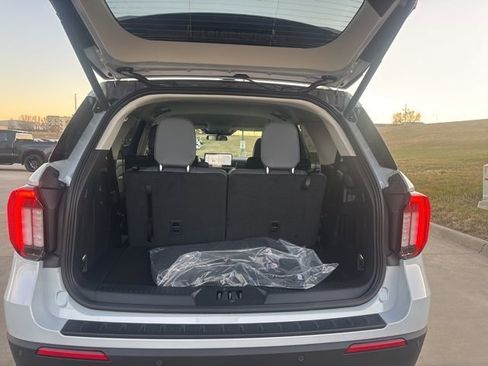 New 2026 Ford Explorer Active w/ Active Comfort Package AWD/4WD image 16