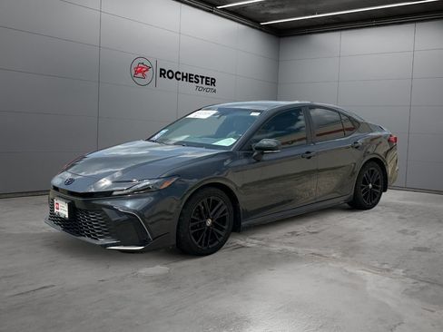 Used 2025 Toyota Camry SE w/ Convenience Package FWD image 7