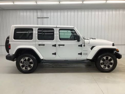 Used 2018 Jeep Wrangler Unlimited Sahara w/ Cold Weather Group AWD/4WD image 6