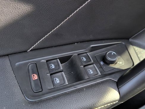 Used 2022 Volkswagen Tiguan SE R-Line image 29