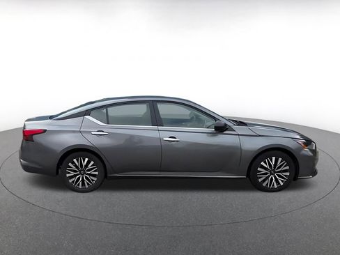 Used 2025 Nissan Altima 2.5 SV FWD image 16
