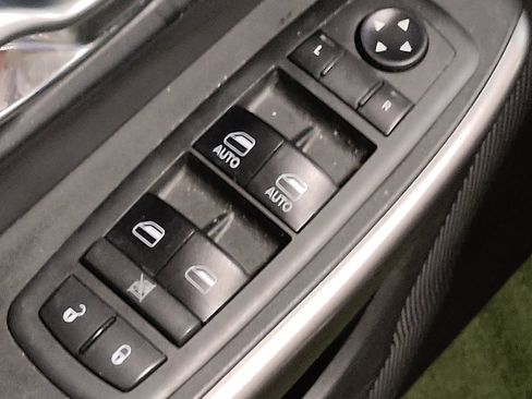 Used 2019 Jeep Cherokee Latitude Plus FWD image 27