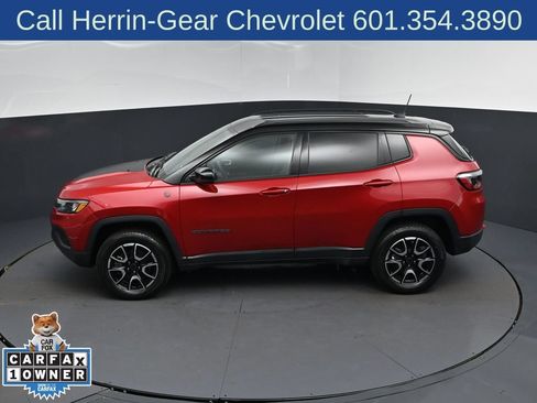 Used 2025 Jeep Compass Trailhawk AWD/4WD image 33