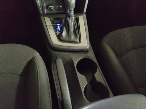 Used 2019 Hyundai Elantra SE w/ Cargo Package FWD image 26