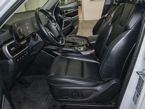 Used 2025 Kia Telluride S AWD/4WD image 8
