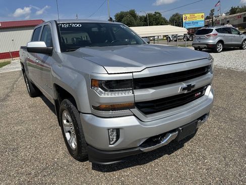 Used 2018 Chevrolet Silverado 1500 LT w/ All Star Edition AWD/4WD image 9