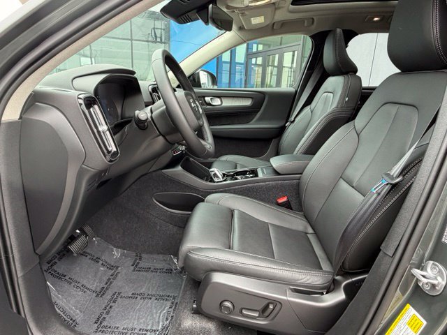 Used 2026 Volvo XC40 B5 Ultra w/ Climate Package AWD/4WD image 14