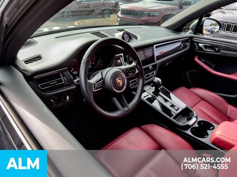 Used 2022 Porsche Macan AWD/4WD image 11