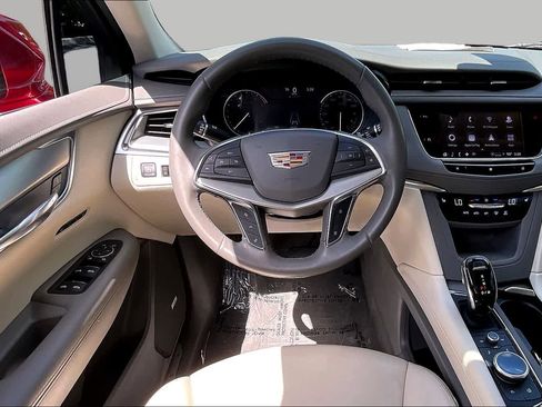 Used 2021 Cadillac XT5 Premium Luxury FWD image 6