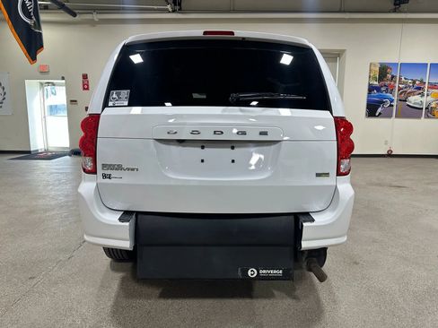 Used 2019 Dodge Grand Caravan SE image 11