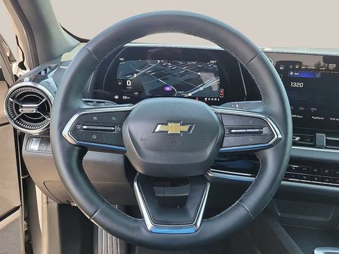 Used 2026 Chevrolet Equinox LT w/ Convenience Package II FWD image 19