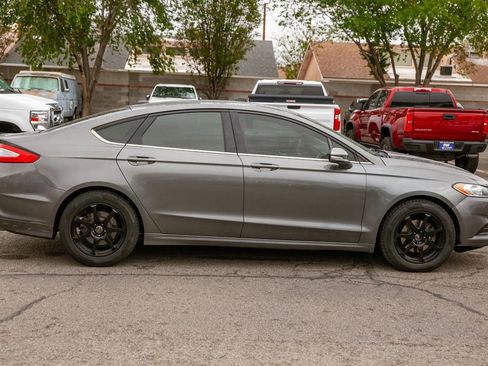Used 2014 Ford Fusion SE FWD image 4