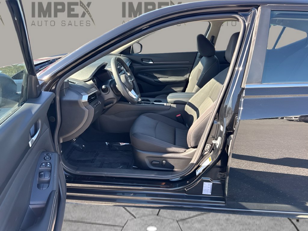 Used 2025 Nissan Altima 2.5 SV FWD image 9