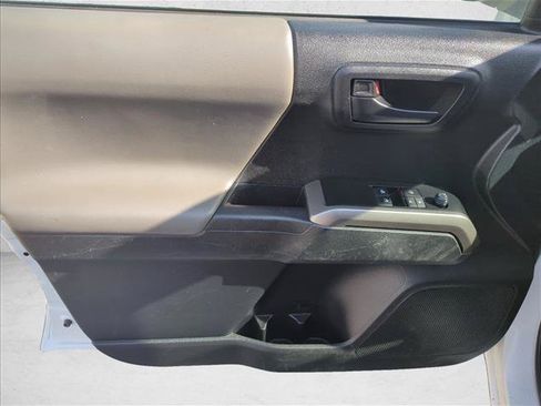 Used 2022 Toyota Tacoma SR5 AWD/4WD image 10