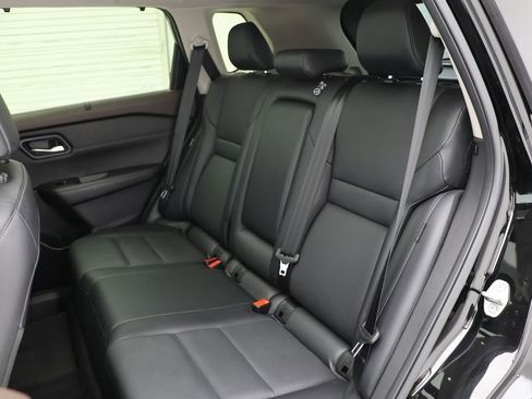 Used 2023 Nissan Rogue SV w/ SV Premium B Package image 11