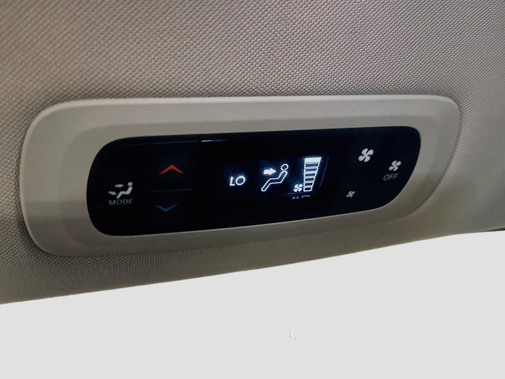 Used 2023 Chrysler Voyager LX FWD image 27