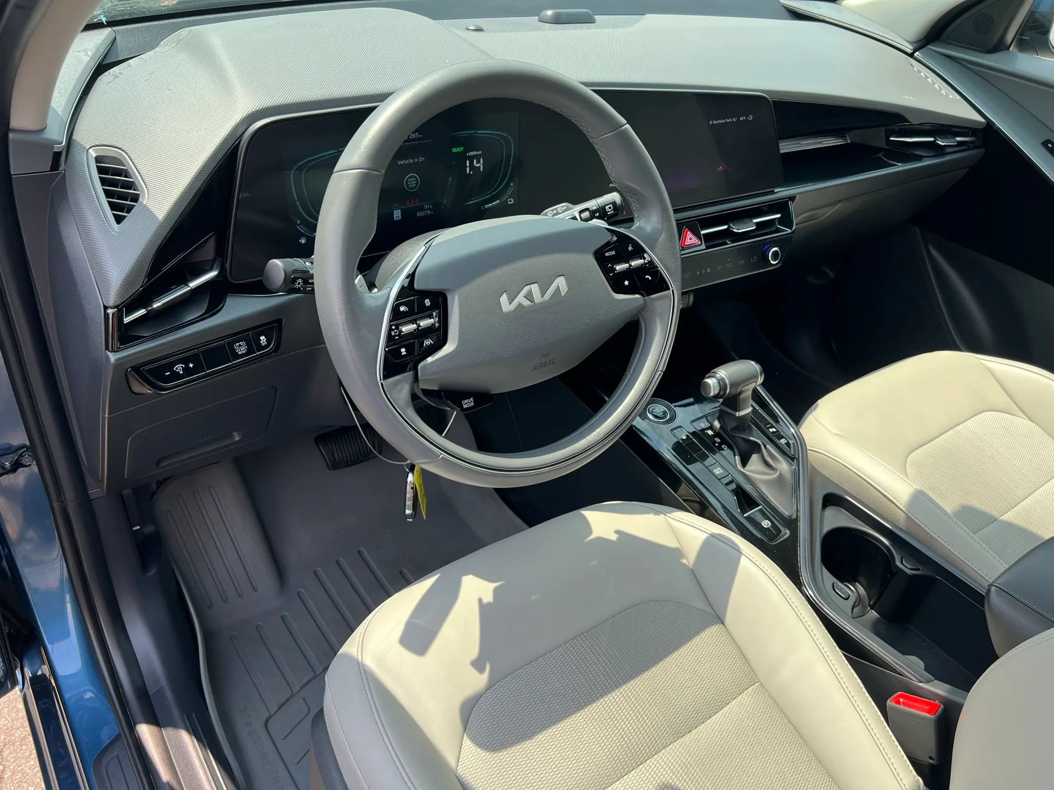 Used 2025 Kia Niro EX FWD image 24