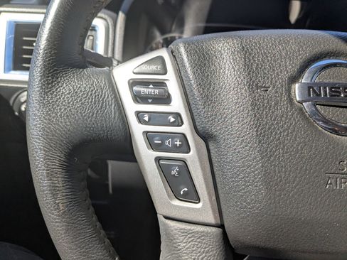 Used 2021 Nissan Titan SV w/ SV Convenience Package image 21