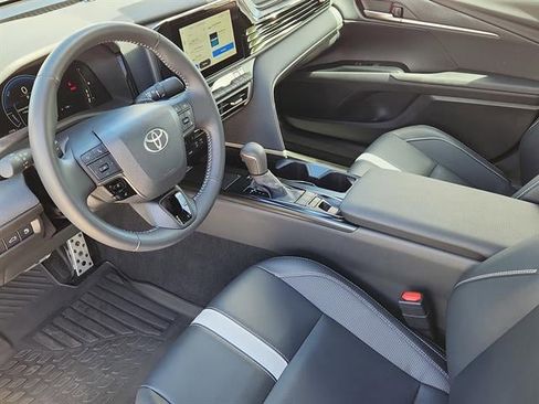 Used 2025 Toyota Camry SE w/ Convenience Package image 8