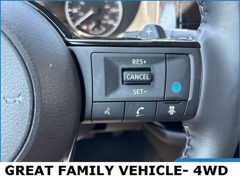 Used 2025 Nissan Pathfinder SL image 9