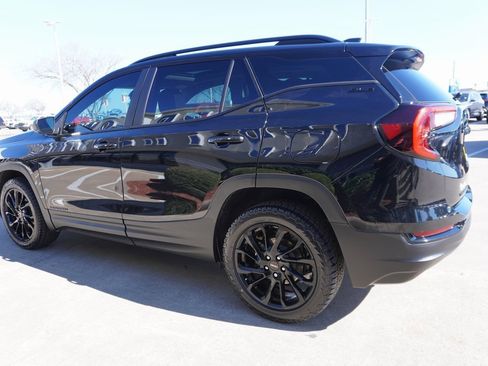 Used 2024 GMC Terrain SLE w/ Driver Convenience Package image 4