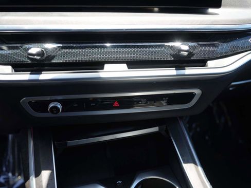 Used 2024 BMW X7 xDrive40i w/ M Sport Package AWD/4WD image 16