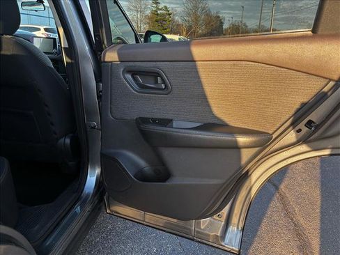 Used 2021 Nissan Rogue S image 18