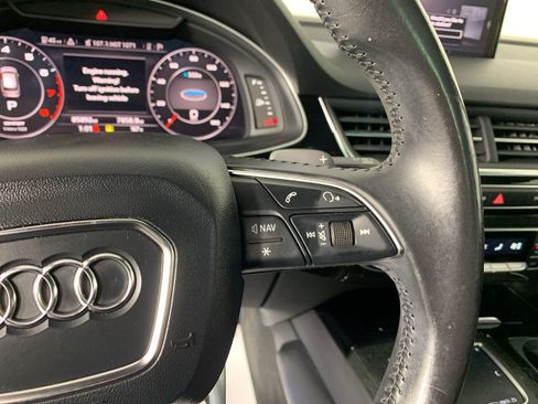 Used 2017 Audi Q7 3.0T Premium Plus w/ Premium Plus Package AWD/4WD image 19