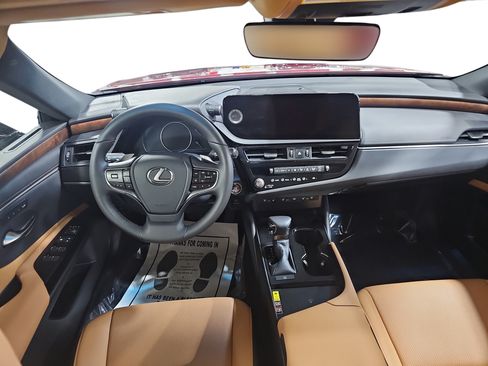 Used 2024 Lexus ES 350 w/ Premium Package FWD image 9