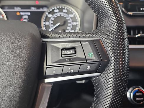Used 2023 Mitsubishi Outlander SE AWD/4WD image 13