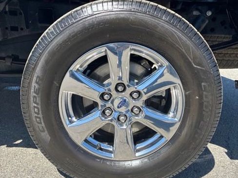 Used 2019 Ford F150 Lariat w/ Equipment Group 502A Luxury AWD/4WD image 11