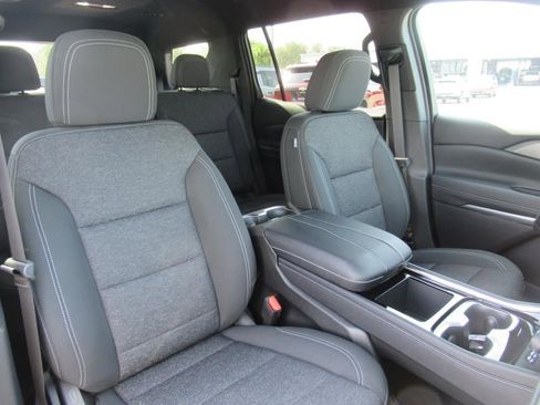 New 2026 Chevrolet Traverse LT image 8