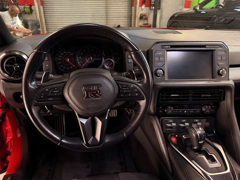 Used 2018 Nissan GT-R Premium AWD/4WD image 15