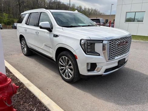 Used 2021 GMC Yukon Denali w/ Denali Premium Package image 4